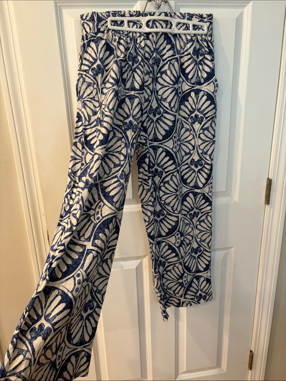 Emerson Rose Wide Leg White and Blue Ankle Pants